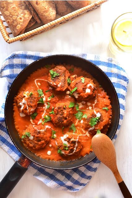 Curried meatballs with tomato sauce - Love & other Spices Indian Meatballs, Meatballs With Tomato Sauce, Meatballs In Tomato Sauce, Curry Meatballs, Meatball Sauce, Tomato Curry, A Simple Life, Perfect Pasta, Lamb Recipes