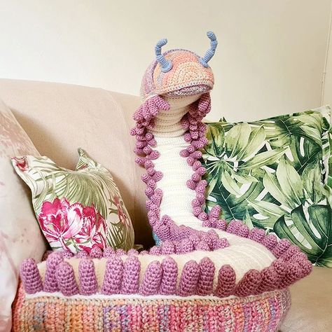 African Millipede, Biome, Fun Challenges, Crochet Home, Stuffed Animal Patterns, Double Knitting, Yarn Crafts, Amigurumi Pattern, Crochet Clothes