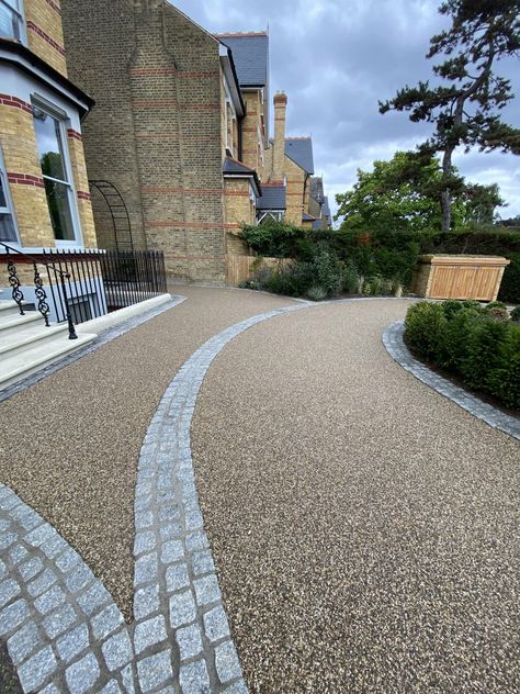 Dulwich resin bound gravel | Aura Resin Resin Stone Driveway, Resin Driveway Ideas Uk, Driveway Garden Ideas, Resin Driveway Ideas, Asphalt Driveway Ideas, Pebble Driveway, Resin Gravel, Front Driveway Ideas, Driveway Landscape