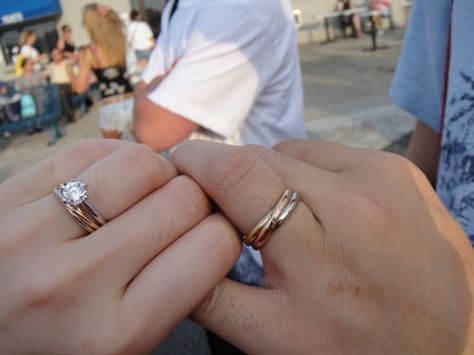 Wedding Bands Cartier, Simple Wedding Rings Unique, Engagement Ring Photography, Cartier Wedding Rings, Trinity Ring, Rings Ideas, Cute Engagement Rings, My Last Day, Couple Wedding Rings