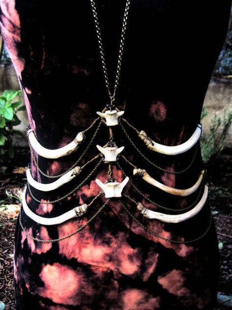 Deer ribcage body harness with raccoon vertebrae.    http://www.etsy.com/shop/AdornedImmortal Ribcage Accessory, Bone Jewelry Aesthetic, Bone Jewelry Diy, Bone Clothes, Rib Necklace, Ribcage Corset, Stomach Jewelry, Priestess Costume, Bone Fashion