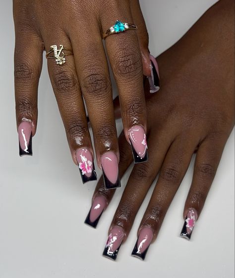 Flower Nail Inspo Short, Black French Tip With Flower Design, Black French Tip With Hibiscus Flower, Black French Tip Flower Nails, Flower Nails Hawaii, Side Tip Nail Design, Tropical Nails French Tips, Black Tropical Nails, Hibiscus Flower Nails Black