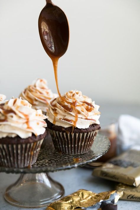 Double Chocolate Cupcakes with Cinnamon Buttercream and Whiskey Salted Caramel Salted Caramel Whiskey, Whiskey Cupcakes, Double Chocolate Cupcakes, Chocolate Cake Frosting, Cinnamon Buttercream, Cinnamon Cupcakes, Salted Caramels, Salted Caramel Cupcakes, Ideas Cupcakes