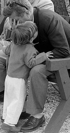 John. Jr. with his daddy. (What did he just tell his daddy? Look at that expression on JFK's face). John Junior, John Fitzgerald, Jfk Jr, John John, Jackie O, American Presidents, Jolie Photo, Us Presidents, First Lady