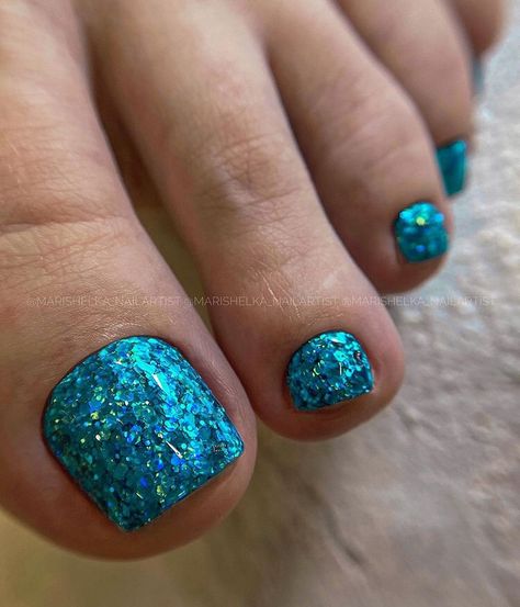 Best Summer Pedicure Colors, Fancy French Nails, Turquoise Pedicure, Pedicures Ideas, Summer Pedicure Designs, Toenails Ideas, Nails Pies, Creative Art Ideas, Glitter Pedicure