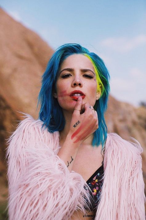 Halsey Merch, Halsey Colors, Halsey Hair, Halsey Style, Blue Hair Aesthetic, Pure Wonder, Woman Artist, Bright Hair, Hair Affair