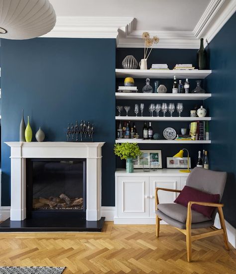 Alcove Ideas, Charming Dining Room, Navy Living Rooms, Victorian Living Room, Dark Living Rooms, Shelving Ideas, Cosy Living, Modern Home Interior Design, Cosy Living Room