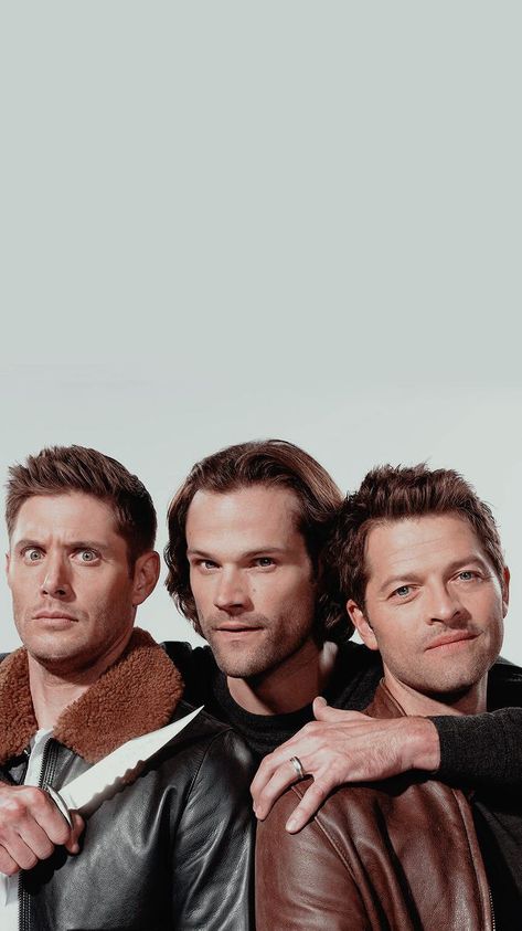 Sam E Dean, Scooby Doo Pictures, Supernatural Bloopers, Spn Cast, Supernatural Actors, Supernatural Wallpaper, Supernatural Pictures, American Series, Supernatural Destiel