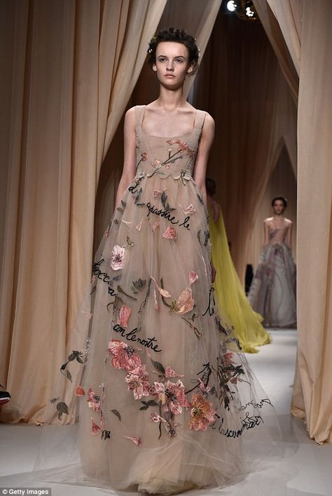 Valentino show 2015 Valentino Runway, Couture 2015, Valentino Haute Couture, Collection Couture, Valentino Couture, Paris Mode, Naeem Khan, Embroidery Fashion, Marchesa