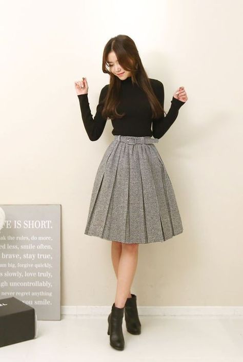 Korean Fashion Work, Grey Pleated Skirt, Korean Fashion Ideas, Korean Fashion Online, Korean Fashion Outfits, Retro Pin Up, Korean Fashion Dress, Korean Fashion Trends, Korea Fashion