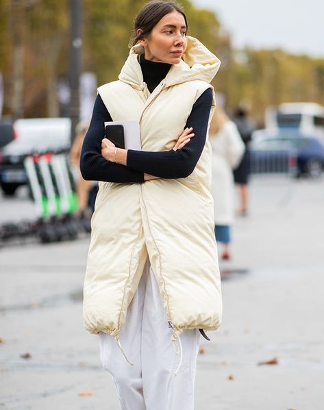 woman wearing a long puffer vest Long Puffer Vest Outfit, Vest Street Style, Long Puffer Vest, January Outfits, Puffer Outfit, Puffer Vest Outfit, Scarf Coat, Winter Trousers, Sleeveless Puffer