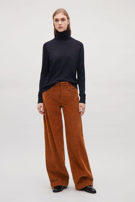 Wide Leg Pants Winter, Corduroy Outfit, Orange Trousers, Corduroy Fashion, Wide Leg Corduroy Pants, Jewel Colours, Inspirational Outfits, Marlene Hose, Trouser Outfit