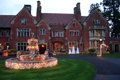 the castle Red Mansion, Chateau House, Castle Christmas, Gothic Castle, Old Manor, Abandoned Mansions, Beautiful Castles, Manor House, Christmas Photos