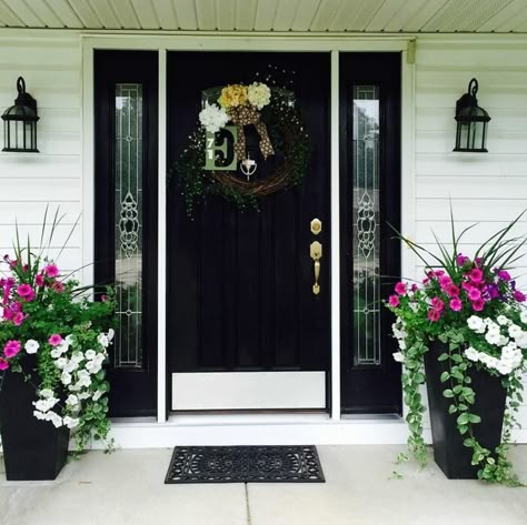 Door Planters, Front Door Planters, Veranda Design, Patio Container Gardening, Front Porch Flowers, Front Porch Planters, Porch Design Ideas, Door Planter, Porch Plants