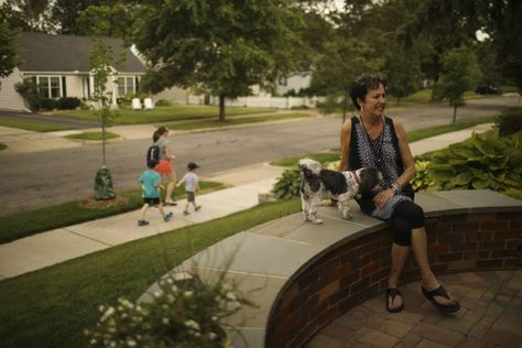 Front Yard Patio Ideas Courtyards, Social Front Yard, Front Yard Patio Ideas, Yard Patio Ideas, Front Yard Patio, Patio Pavers Design, Rock Garden Design, Front Courtyard, Big Backyard