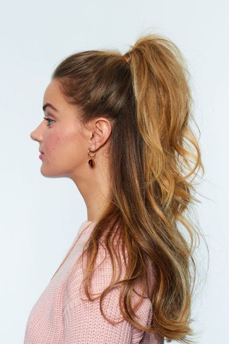 The High Half Pony: How to Create This Ultra Girly Hairstyle Half Pony Hairstyles, Half Pony, Media Cola, Ponytail Hairstyles Tutorial, Girly Hairstyles, Pony Hairstyles, Hair Half Up Half Down, High Ponytail Hairstyles, High Pony