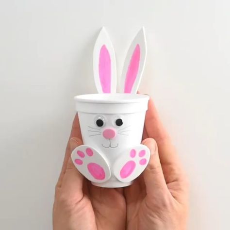 @danielegalindo on Instagram: “Reposted from @one_little_project These foam cup bunnies are SO CUTE! 🐰🐰I love how easy they are to make with simple craft supplies! Fill…” Uskršnje Dekoracije, Bunny Rabbit Crafts, Small Easter Gifts, How To Make Foam, Styrofoam Crafts, Rabbit Crafts, Fun Easter Crafts, Foam Cups, Styrofoam Cups