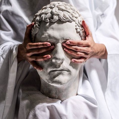 Statue Art, Psy Art, The Secret History, Arte Pop, Foto Inspiration, White Aesthetic, The Head, His Hands, 그림 그리기