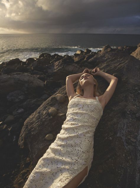 In every picture, a poem: Future Jean Campbell by Camilla Akrans Vogue... Camilla Akrans, Dior Dress, Wardrobe Stylist, Vogue Russia, On The Rocks, California Style, Fashion Night, Fashion Editor, Editorial Fashion