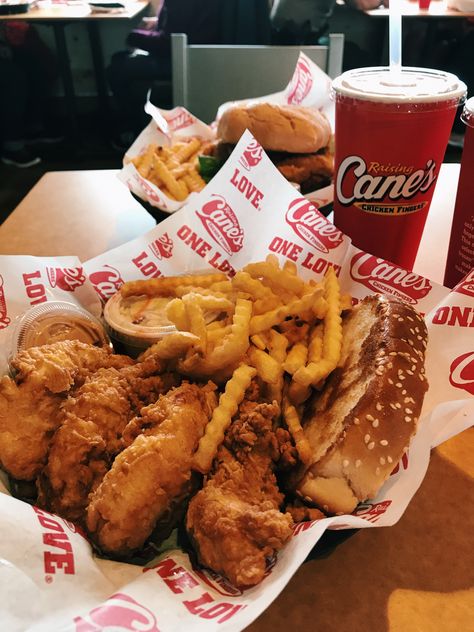 raising cane's Raise And Canes, Raising Canes Mukbang, Raising Canes Aesthetic, Canes Aesthetics, Rising Canes, Canes Food, Best Junk Food, Raising Canes, Junk Food Snacks