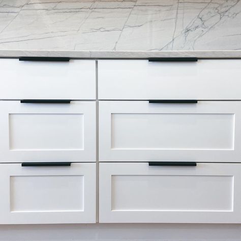 White Shaker Cabinets White Macabus Quartzite Schoolhouse Ledge Pull Black Kitchen Cabinets With Black Pulls, Lake Gaston, Apartment Updates, Black Pulls, Dream House Kitchen, White Shaker Kitchen Cabinets, Modern White Kitchen, Mountain Modern Home, Dawson Creek