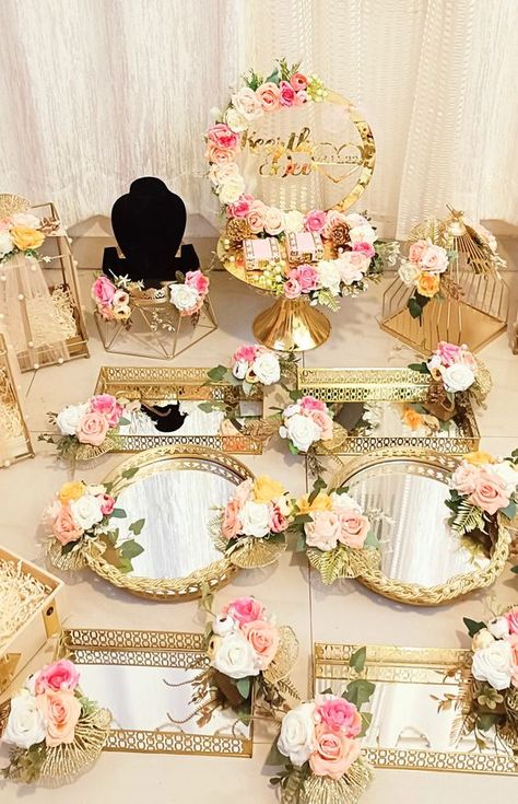 Wedding Trays Decoration Indian Trousseau Packing, Bridal Trousseau Packing, Trousseau Packing Ideas, Taal Ideas, Indian Wedding Trousseau, Wedding Trays, Wedding Gift Hampers, Indian Wedding Gifts, Bridal Trousseau