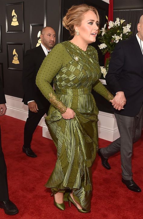 Adele at the red carpet of 'Grammy 2017' Adele Weight, Job Tweets, The Red Carpet, Adele, Marilyn Monroe, Red Carpet, Formal Dresses Long, Carpet, Long Sleeve Dress