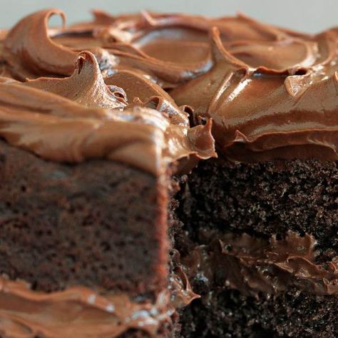 Easiest ever chocolate fudge cake Easy Chocolate Fudge Cake, Chocolate Fudge Cake Recipe, Fudge Cake Recipe, Chocolate Almond Cake, Easy Chocolate Fudge, Amazing Chocolate Cake Recipe, Chocolate Cake Recipe Easy, Easy Chocolate Cake, Chocolate Fudge Cake