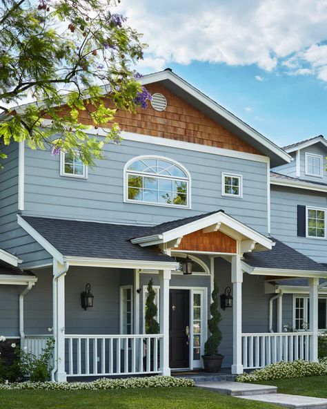 Boosting Curb Appeal with Color — Dunn-Edwards Paints Dunn Edwards Exterior Paint Colors, Dunn Edwards Colors, Modern Farmhouse Mudroom, Modern Farmhouse Paint Colors, Modern Farmhouse Ranch, Color Consultation, Exterior Color Palette, Swiss Coffee, Classic White Kitchen