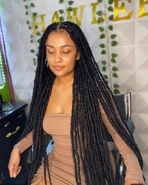 Unlock the secrets of Faux Locs with our comprehensive guide! Learn how to create the perfect style, discover top trends, and master the art of this stunning protective hairstyle. Click the article link for more photos and inspiration like this // Photo Credit: Instagram @hawlee_creation // #butterflyfauxlocs #crochetfauxlocs #fauxlocs #fauxlocshair #fauxlocsinspiration #goddessfauxlocs #hair #hairart Goddess Braids Faux Locs, Goddess Faux Locs Styles, Cute Faux Locs Hairstyles, Faux Locs Hairstyles For Women Long, How To Style My Locs, Aesthetic Faux Locs, Styling Faux Locs Hairstyles, False Locs, Marley Faux Locs