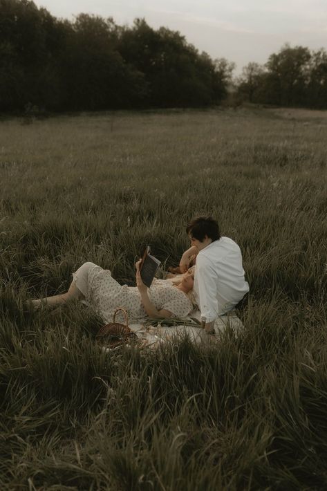 Casual Western Couple Photoshoot, Streetwear Engagement Photos, Fairy Engagement Photos, Fantasy Engagement Photos, Dreamy Couples Photography, Green Engagement Photos, Whimsical Engagement Photos, Simple Engagement Photos, Couples Photo Poses