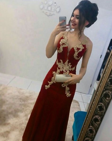 Fancy Prom Dresses, Vestidos Color Vino, Dinner Gowns, Beautiful Evening Gowns, Fab Dress, Custom Bridesmaid Dress, Lace Dress Styles, Flair Dress, Bodycon Floral Dress