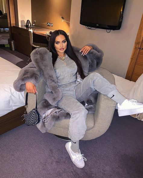 Tracksuit Outfit, Christmas Outfits Women, Chill Outfits, Cute Swag Outfits, Sporty Outfits, Mode Streetwear, Winter Clothes, Swag Outfits, Winter Fashion Outfits