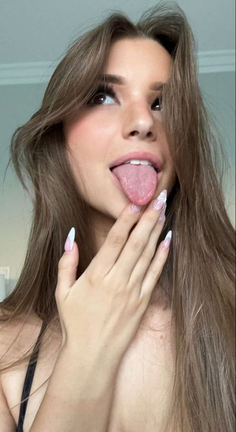 Celebrity Sticking Tongue Out, Brooke Monk Glasses, Brooke Monk Sticking Out Tongue, Brooke Monk Pictures, Broke Monk, Seductive Gif, Makeup Egirl, Monk Pictures, Brook Monk