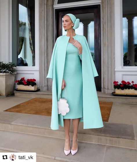 Tatiana Korsakova wins best dressed at Royal Ascot wearing Emilia Wickstead. . #tatianakorsakova #emiliawickstead #royalascot #ladiesday Ascot Outfits, Monochromatic Fashion, Elegant Outfit Classy, Paris Chic, Ideas Outfit, Classy Chic, Mode Inspo, Elegant Outfit, Look Chic