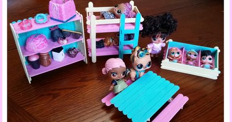 We are currently in isolation, but not at our own home. When we got to our current location, I had to think about what kind of crafts m... Lol Doll Furniture, Diy Lol Doll Furniture, Lol Crafts, Lol Furniture, Diy Lol Doll House, Doll Furniture Tutorial, Popsicle Craft, Lps Crafts, Diy Popsicle Stick Crafts