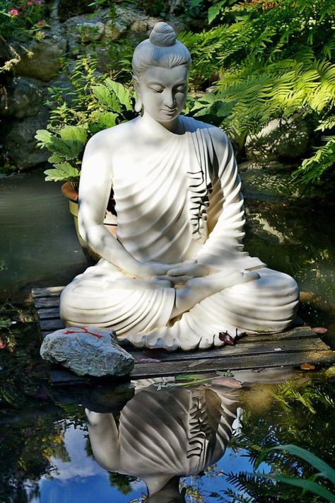 Buddha Statue Garden, Buddhism Beliefs, Buddhism Wallpaper, Meditation Scripts, Buddha Art Drawing, Buddha Garden, Buddha Artwork, Abstract Art Images, Buddha Life