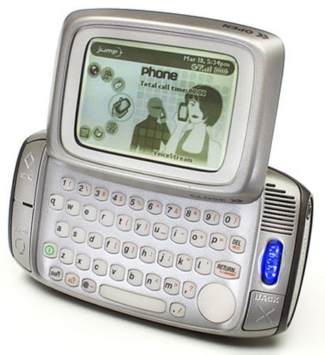 1990s Childhood, Retro Room Ideas, Phone Technology, Tupac Art, Old Cell Phones, Retro Gadgets, Old Computers, Flip Phones, Tech Savvy