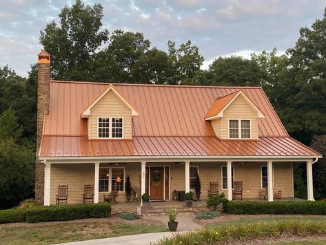 Copper Metal Roof Farmhouse, Copper Color Metal Roof, Red Roof Farmhouse, Copper Roof House Exterior Colors, House With Copper Roof, Copper Roof House, Copper Metal Roof, Cabin Colors, Metal Roof Houses