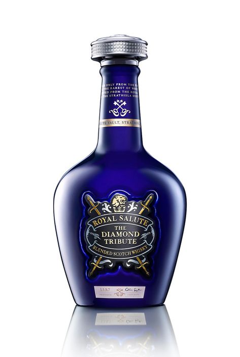 Coley Porter Bell Gives Royal Salute a Diamond Makeover Bolo Whisky, Royal Salute Whisky, Sweet Drinks Recipes, Secondary Packaging, Royal Salute, Queen's Coronation, Bottle Cake, Blended Whisky, Blended Scotch Whisky