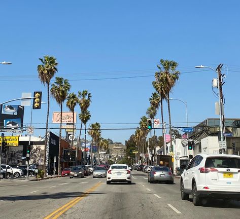 #fairfax #fairfaxave #melrose #shopping #vintage #losangeles #travel #sunnyyvibes #california #cantersdeli #vintage Melrose Los Angeles, 50s Los Angeles, Los Angeles Flea Market, 1960s Los Angeles, Los Angeles 1950s, Bird Streets Los Angeles, California, Angel, Street View