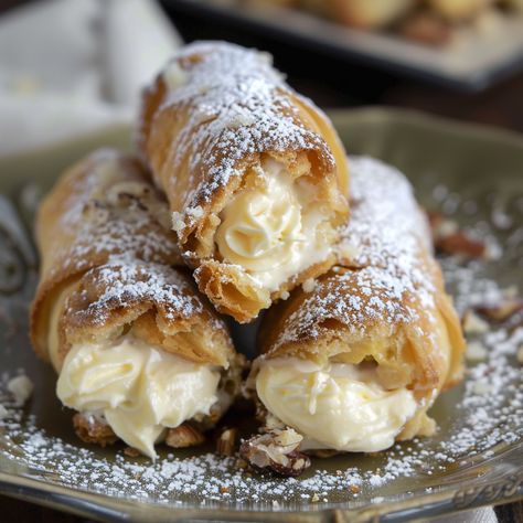 Italian Cream Stuffed Cannoncini, Cream Stuffed Cannoncini, Pastry Horns, Bacon And Cheese Quiche, Italian Baking, Italian Cream, Ambrosia Salad, Slow Cooker Beef Stew, Puff Pastry Sheets