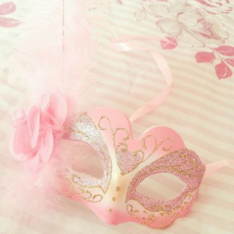 Xoxo, ♡ Pinterest : @1kco0zwe8r4mzzk. Pink Masquerade Mask, Masquerade Aesthetic, Mascarade Ball, Prom Mask, Kawaii Collection, Pink Mask, Pink Images, Pink Things, Pink Glam