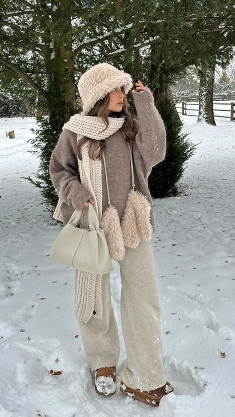 Winter Spa Outfit, Nude Winter Outfit, Winter Cold Outfits, Chic Mood Board, Japan Outfit Ideas, Layered Winter Outfits, Winter Wonderland Outfit, Cute Winter Fits, Wonderland Outfit