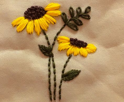 Simple Sunflower Embroidery, Embroidery Bees And Flowers, Hand Embroidered Sunflowers, Easy Sunflower Embroidery, Embroidered Sunflowers Diy, Small Sunflower Embroidery, How To Embroider Sunflowers, Sunflower Embroidery Pattern Design, Embroider Sunflowers