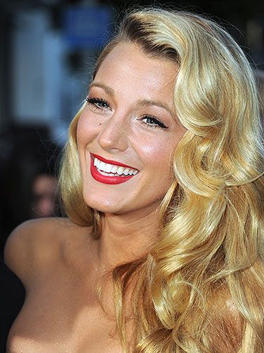 Blake Lively - wedding makeup Blake Lively Savages, Blake Lively Wedding, Best Wedding Makeup, Wedding Makeup Tips, Big Curls, Celebrity Beauty, Celebrity Makeup, Bridal Beauty, Red Lipstick