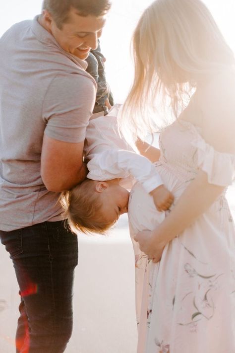 Beach Family Photos Maternity, Family Outdoor Maternity Shoot, Outside Family Maternity Pictures, Family And Maternity Pictures, Family Bump Photoshoot, Maternity Photo Family Of 3, Family Maturity Photoshoot Ideas, Family Photo Outfits Maternity, Maternity Photo Shoot Ideas Outdoor Family