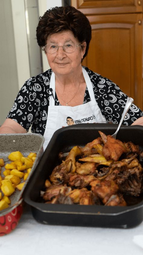 NONNA ROASTED CHICKEN with Potatoes | Italian Chicken RecipeVincenzo's Plate Roasted Chicken With Potatoes, Chicken With Potatoes, Sweet Potato Recipes Baked, Crunchy Potatoes, Potatoes In Oven, Roasted Chicken And Potatoes, Italian Chicken Recipes, Italian Roast, Oven Roasted Potatoes