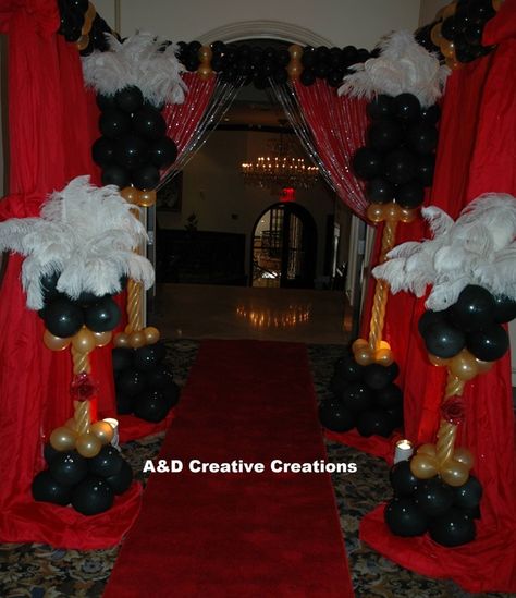 Vintage Hollywood Prom, Old Hollywood Prom, Prom Red Carpet, Red Carpet Theme Party, Entrance Ideas Entryway, Hollywood Prom, Red Carpet Entrance, Red Carpet Affair, Hollywood Party Theme