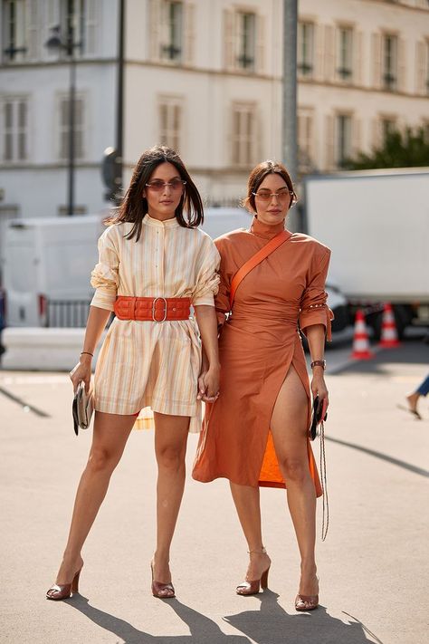 Fashionable Summer Outfits, Haute Couture Paris, Orange Dresses, New Street Style, Paris Fashion Week Street Style, Couture Mode, Looks Street Style, Street Style Trends, Couture Week